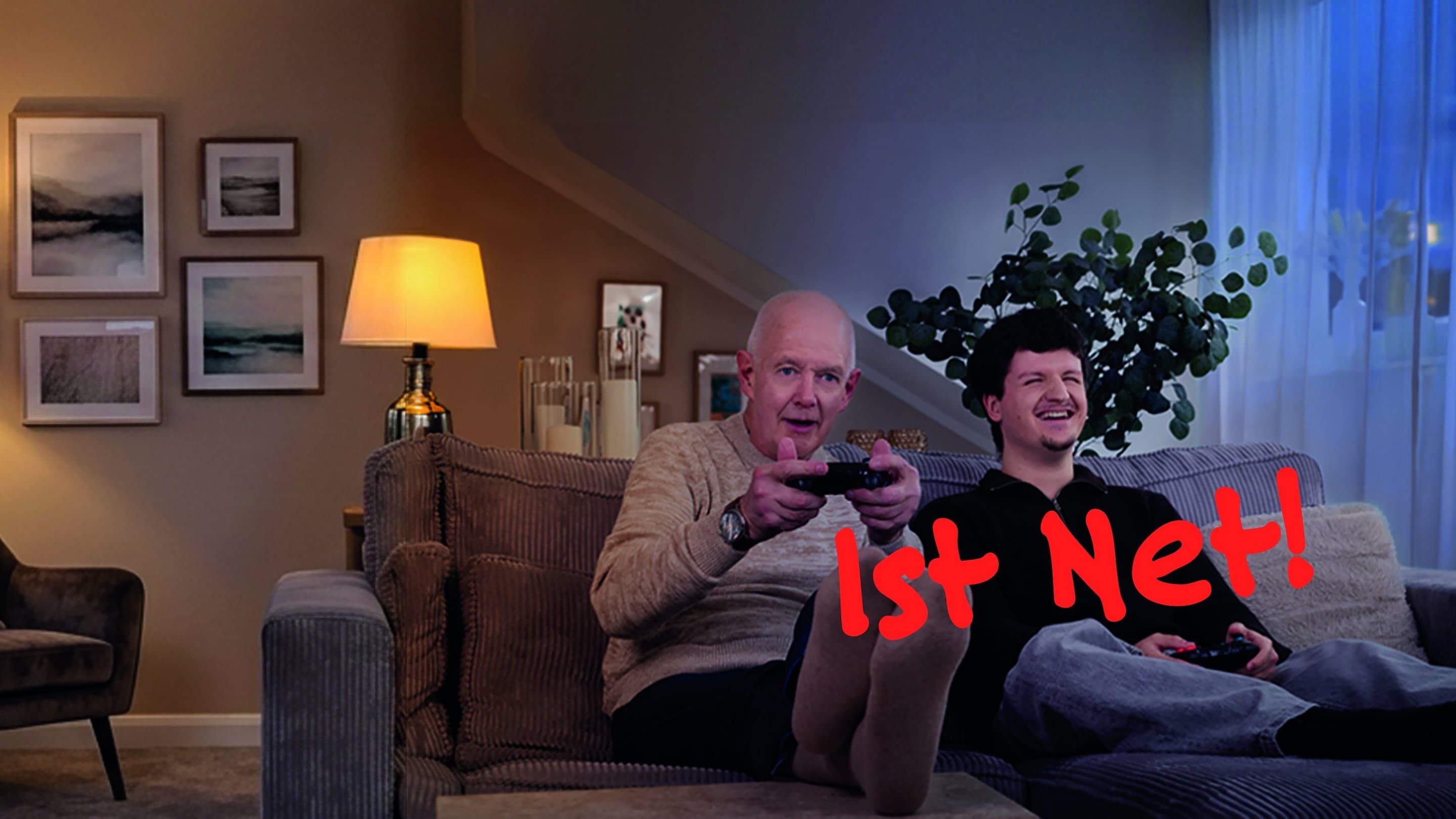 Ist Net! Vater und Sohn spielen Konsole